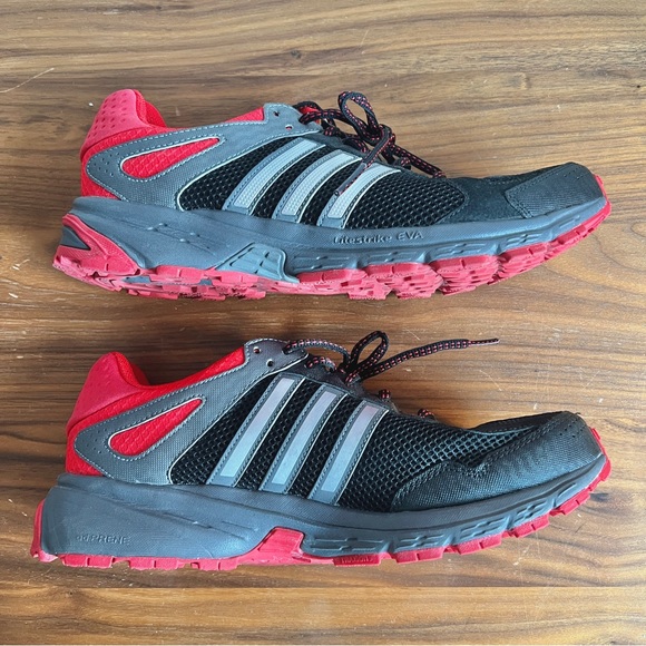 Adidas men’s athletic shoes, training, running - black and red Size 9 - Picture 2 of 5